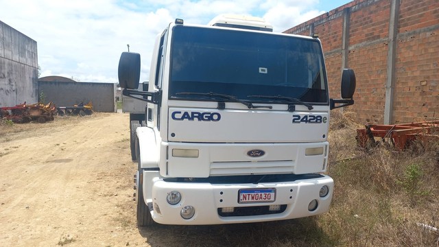 Ford Cargo 2428 2011 R$ 180.000