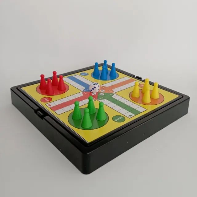 Jogos de Tabuleiros 5 em 1 - Magnetico (Xadrez, Damas,Ludo,Cobras) Xadrez e  Damas.