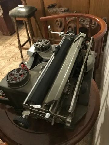 Máquina de escrever antiga  royal - Foto 4