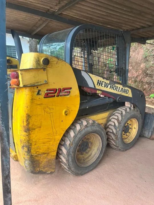 Mini carregadeira New Holland L215 - Foto 2