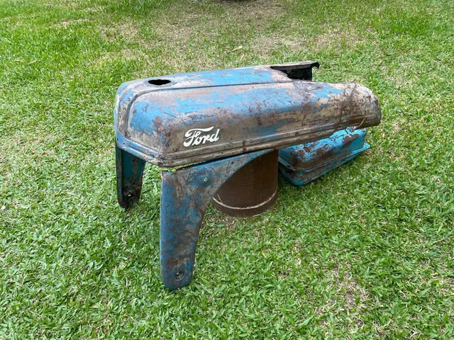 Frente Capo trator antigo Ford 1946