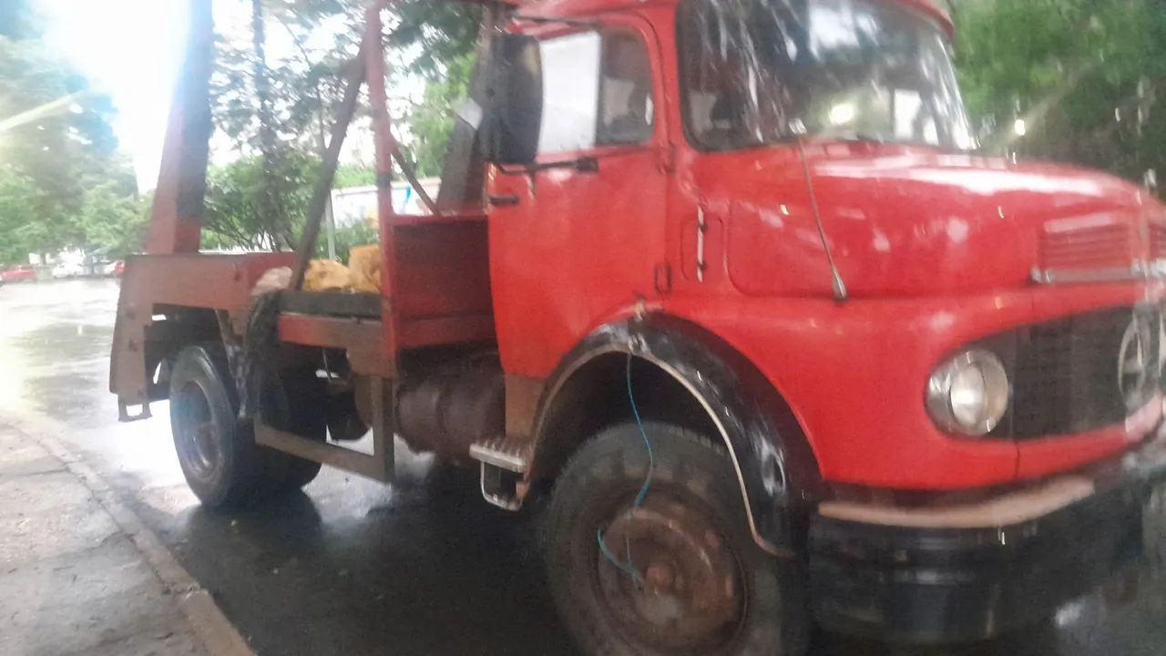 Caminhão Mercedes-Benz L 1513 poliguindaste  - Foto 4