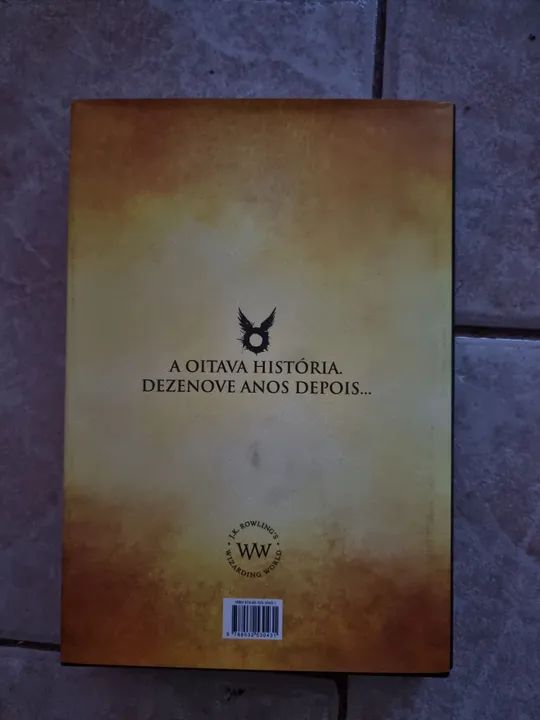 Livro Harry Potter e a criança maldiçoada. - Foto 3