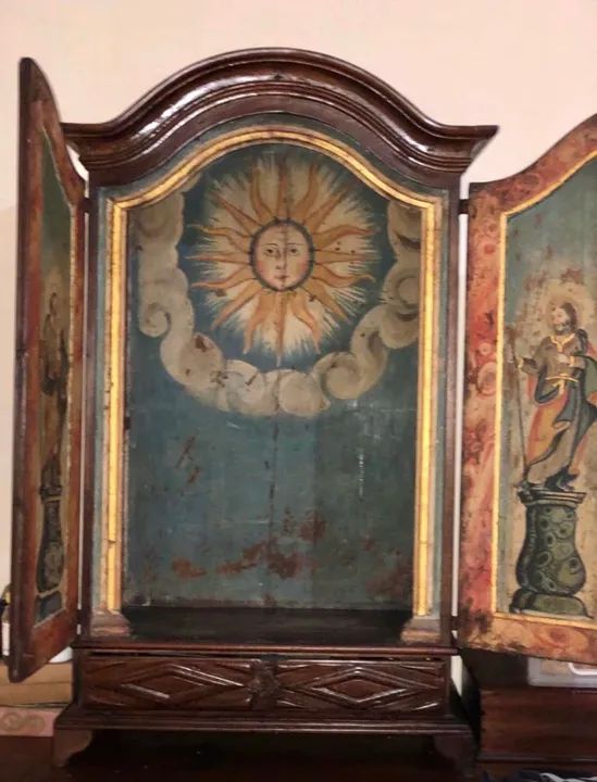 Antigo Oratório em Madeira Nobre Maciça - Século XVIII