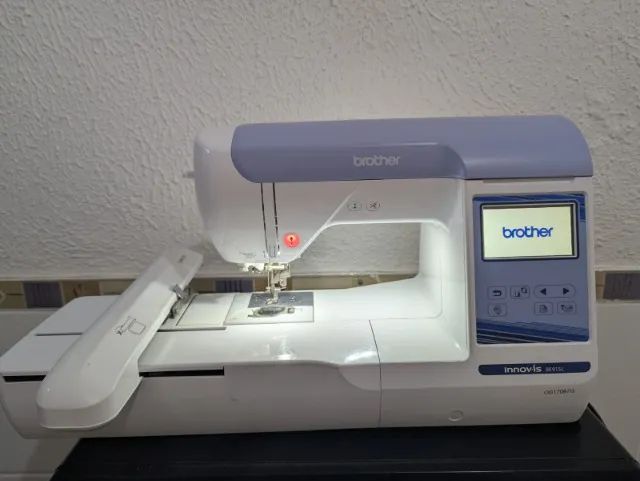 Bordadeira Brother Be915l Com Area De 18x13 E 10x10 + Wi-fi