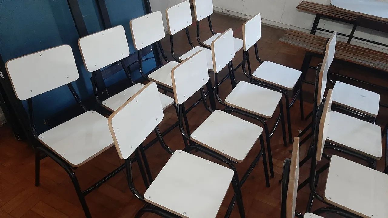 Cadeiras universitárias  - Foto 5