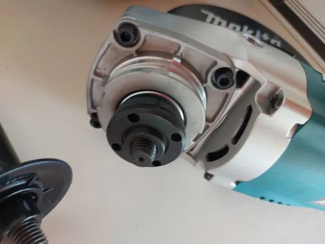 Esmerilhadeira Angular Makita GA9020 127V  - Foto 3