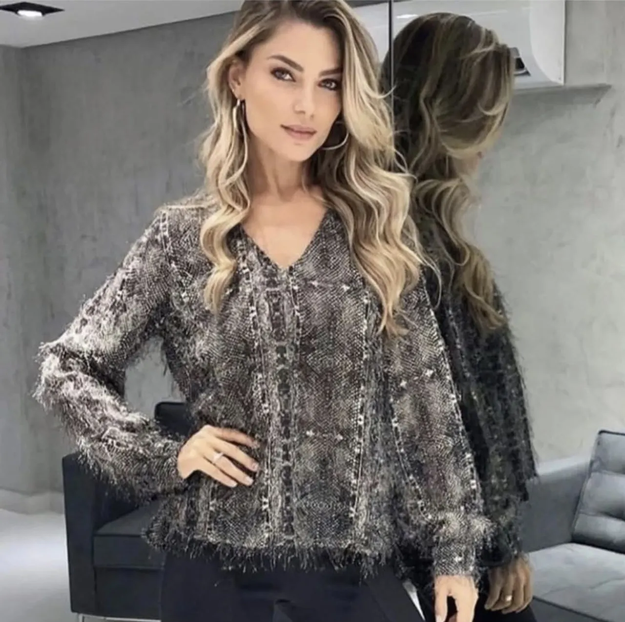 Blusa Manga Longa animal print com detalhes em Franja