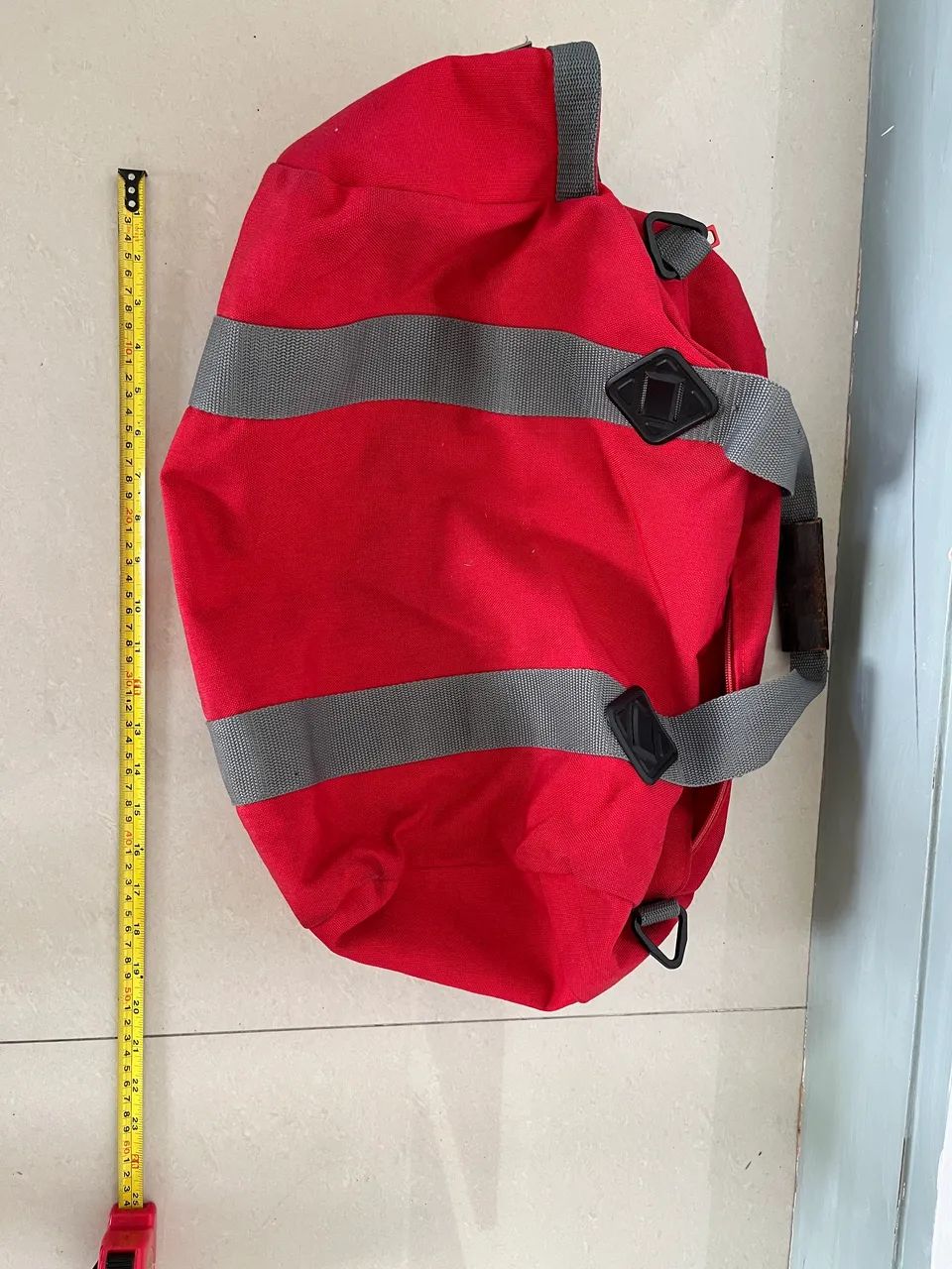 Bolsa de mão viagem ou ginástica vermelha  - Foto 2