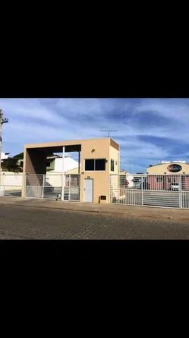 Casa em condomínio fechado com área de lazer