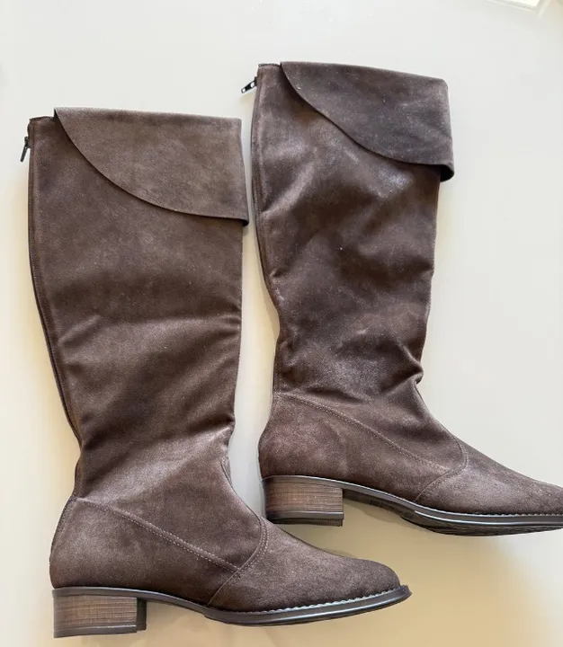Bota feminina marrom impecável