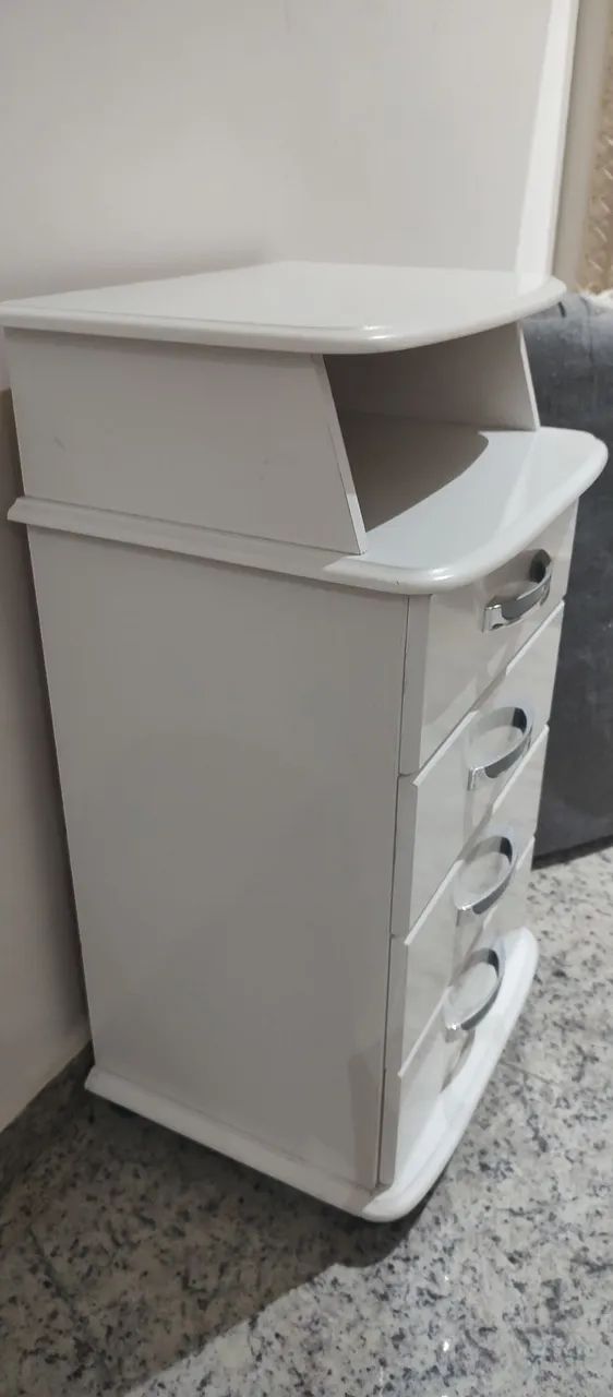 Mesa de cabeceira com 4 gavetas - Foto 2