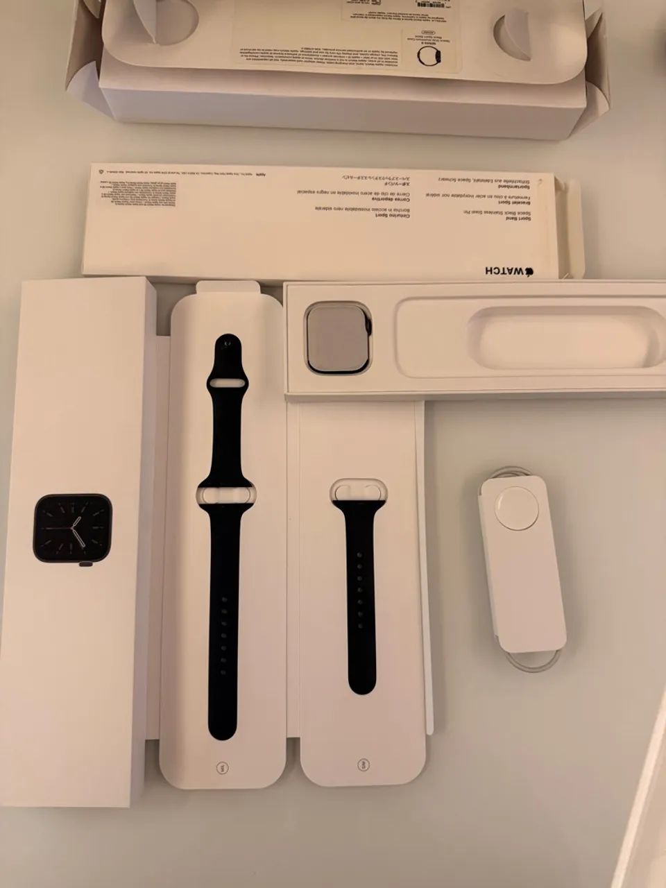 Apple Watch Série 6 - Space Gray Aluminum Case 40MM