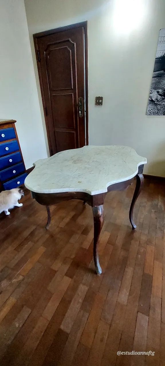 Mesa Antiga Estilo Vitoriana com tampo de Mármore 