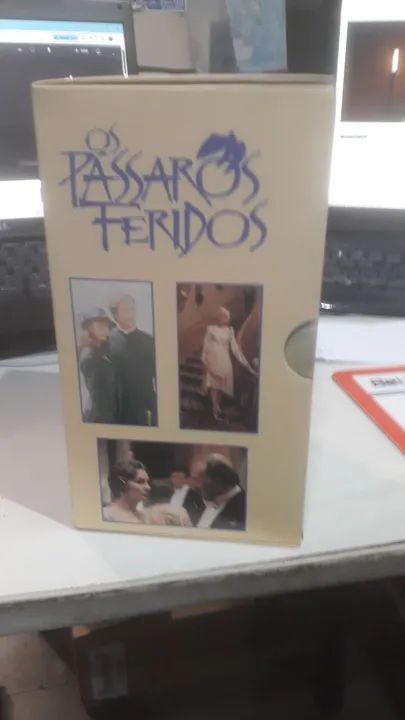 Filme VHS "Passaros feridos " - 4 fitas com encarte e caixa de embalagem original - Foto 4
