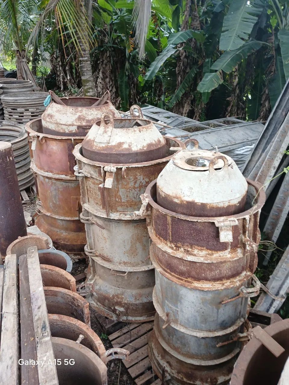 Formas para confecção de artefatos de concreto