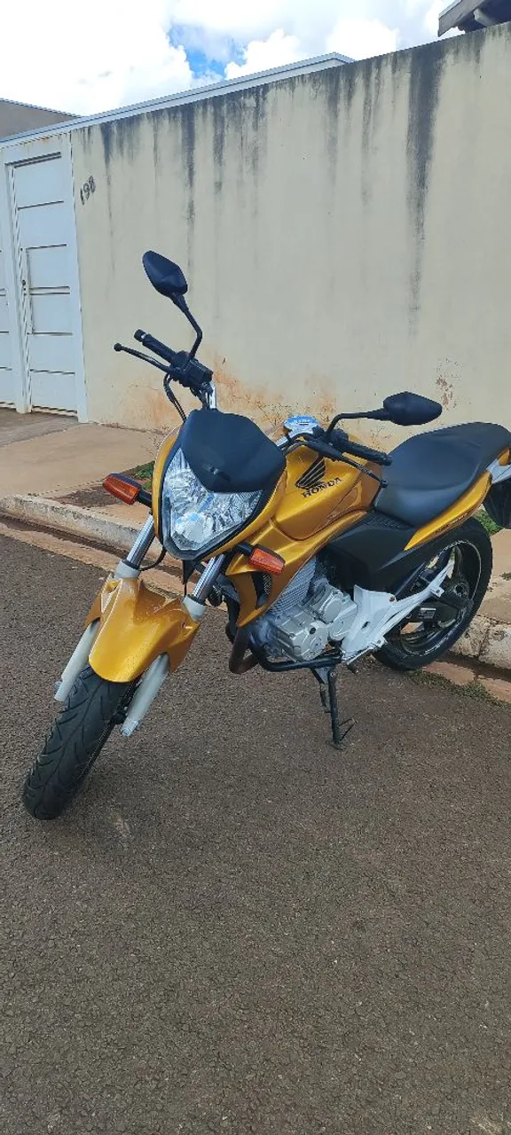 CB 300R - conservada