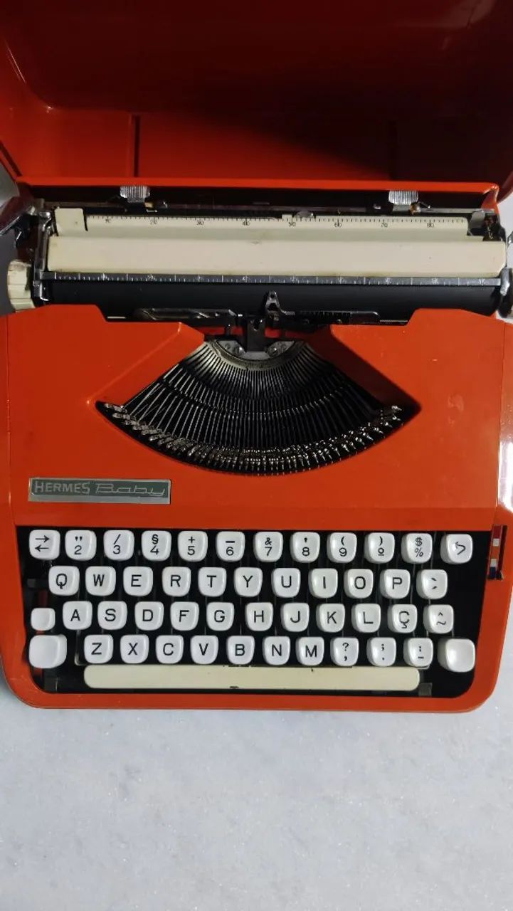 Máquina de escrever Hermes 1970 e 1980 ótimo para colecionadores - Foto 2