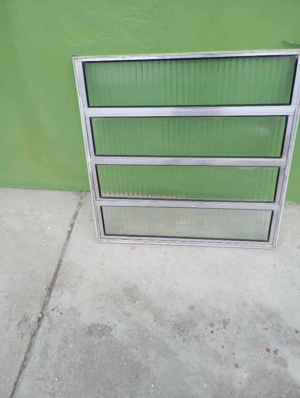 VITRÔ BASCULANTE 60X60cm - Foto 3