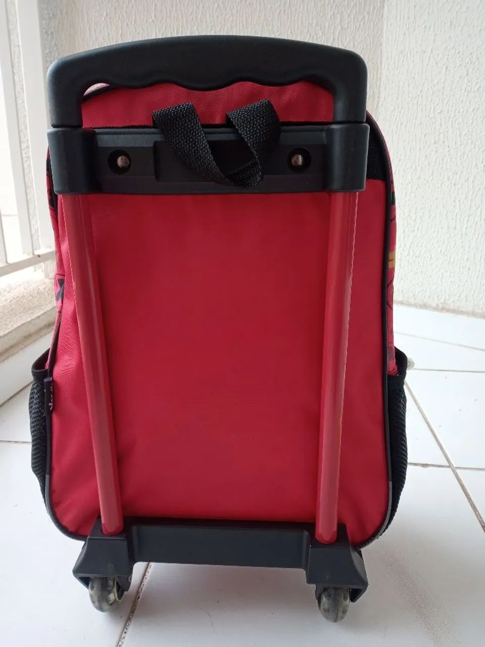 Mochila do Michey de Rodinha em bom estado - Foto 5