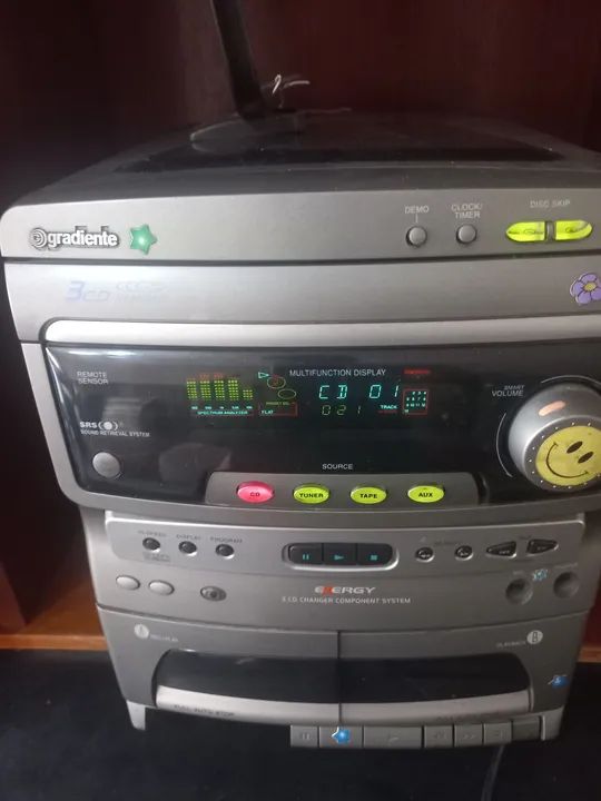 Aparelho de som Gradiente AM-FM e carrosel com 3 cds e 2 caixas  - Foto 4