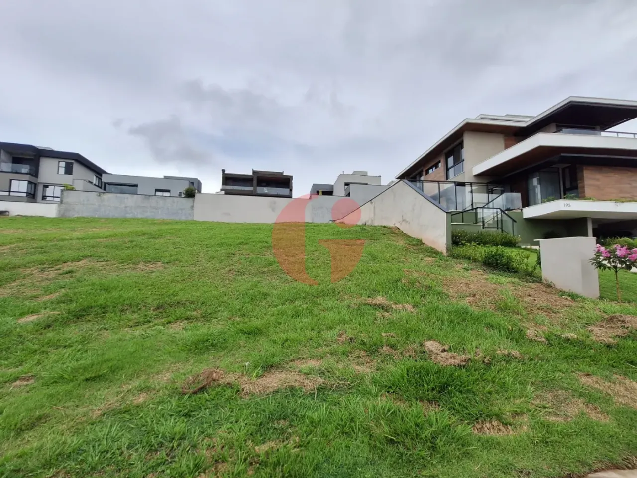 Terreno em condominio fechado com 537,12 m² no condominio Alphaville!