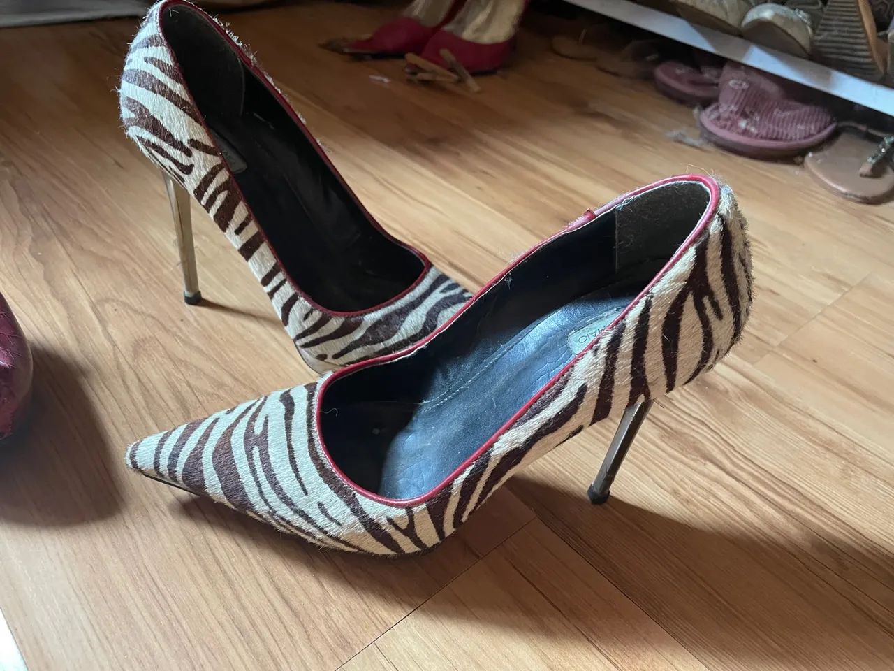 Salto alto preto com renda - Foto 3