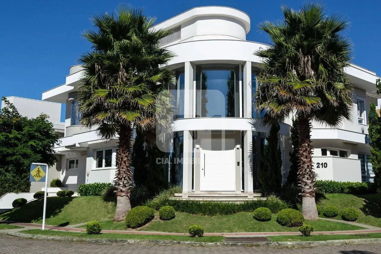 Casa com 4 suítes a venda em Jurerê