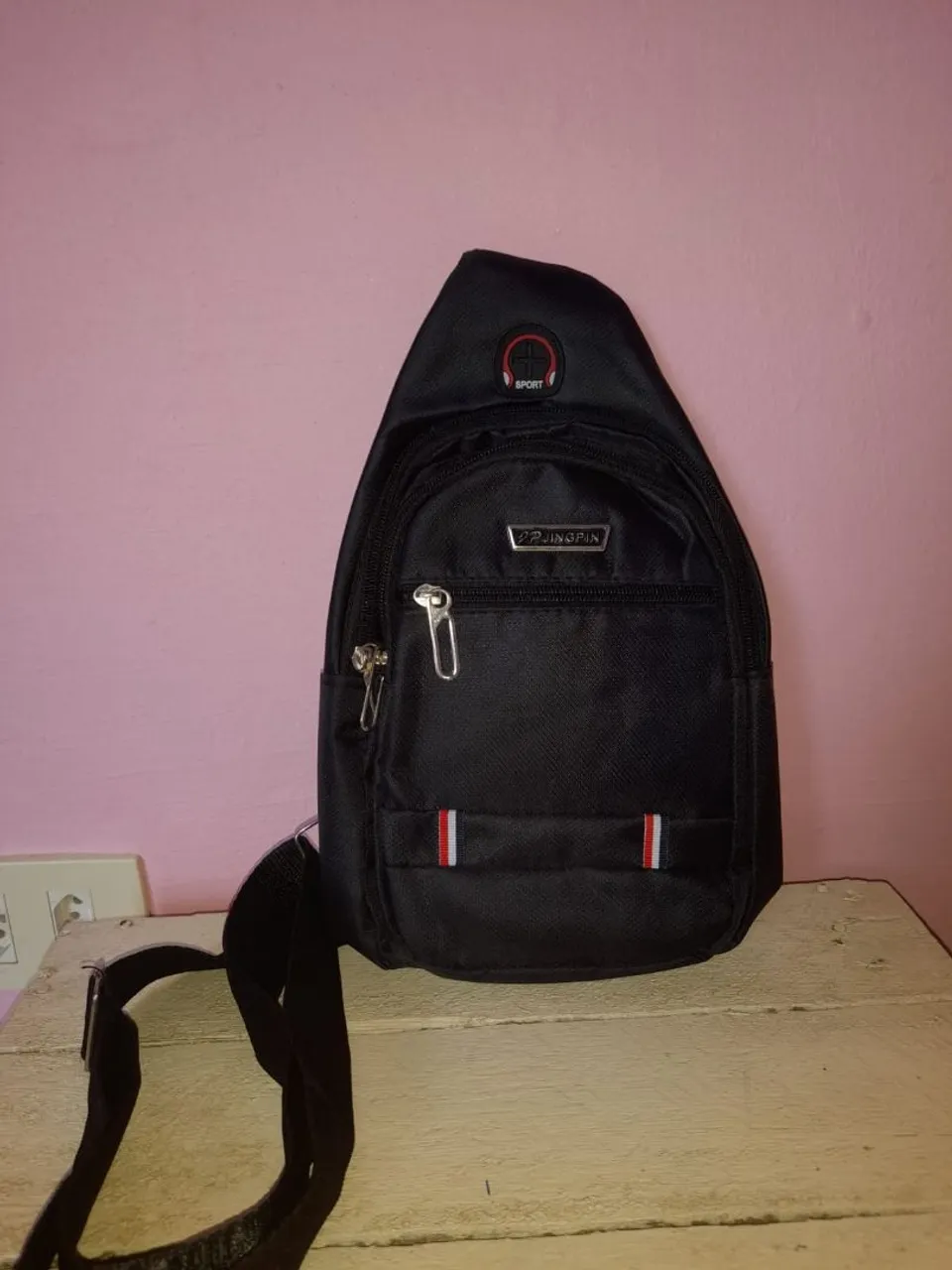 Mochila transversal esportiva preta