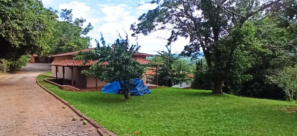 SÍTIO OURO VERDE - 35.000 m² | Terreno Plano | 4 Casas | Localização Privilegiada em I