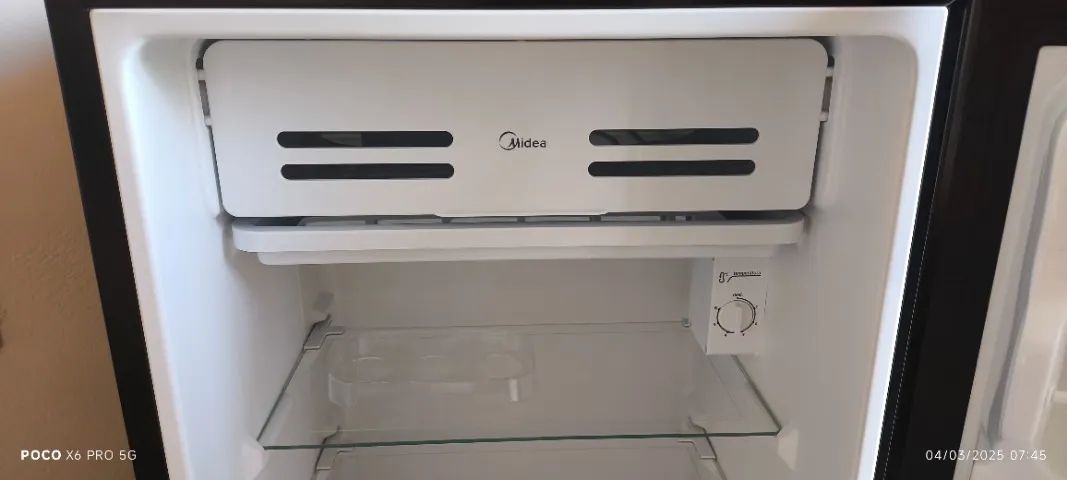 Frigobar Midea 93 litros 