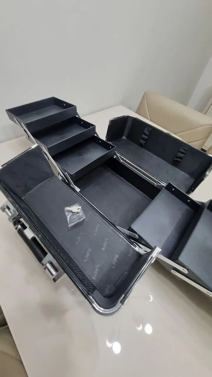 Maleta para maquiagem - Maybelline  - Foto 4