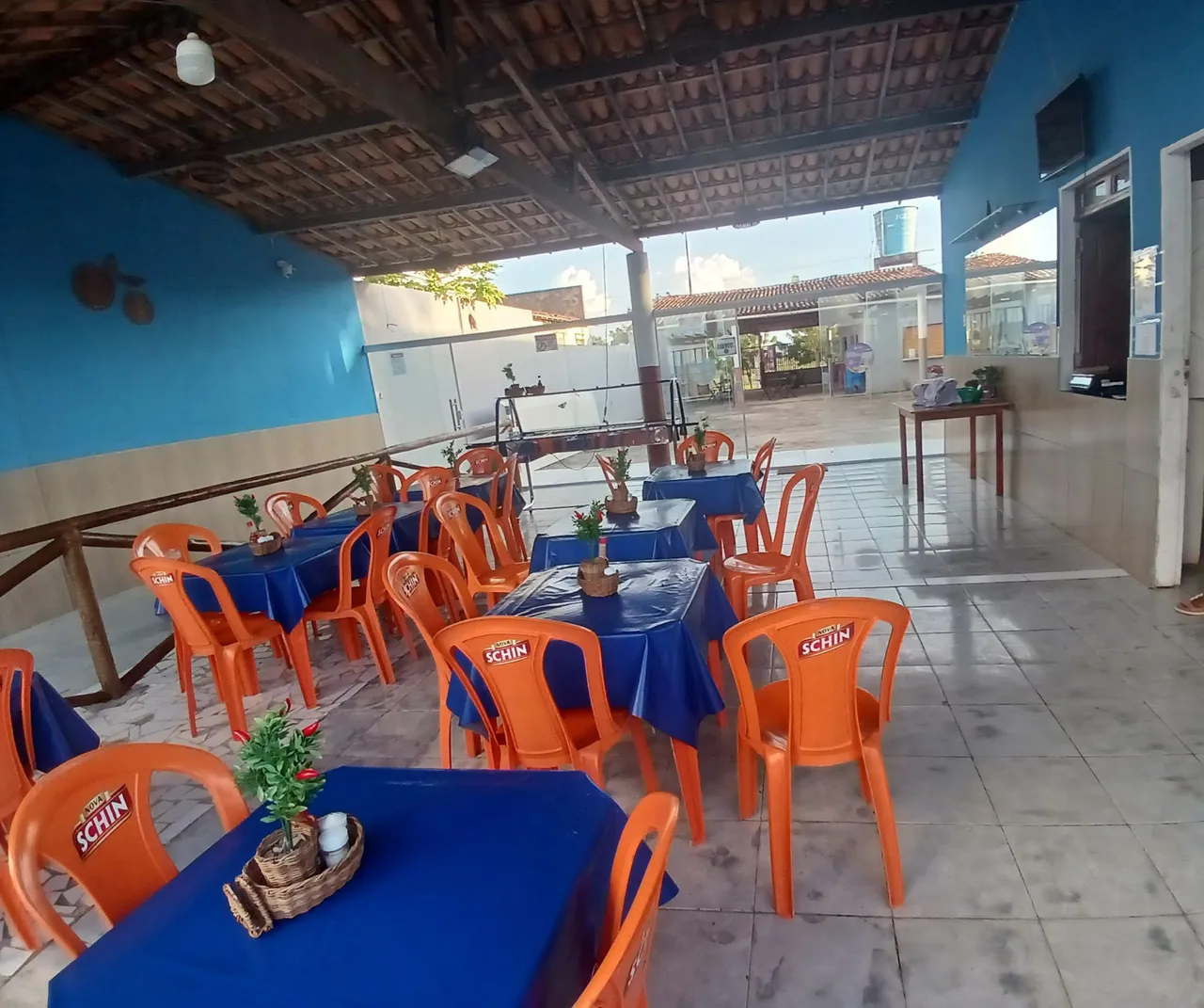 Aluga-se ponto comercial