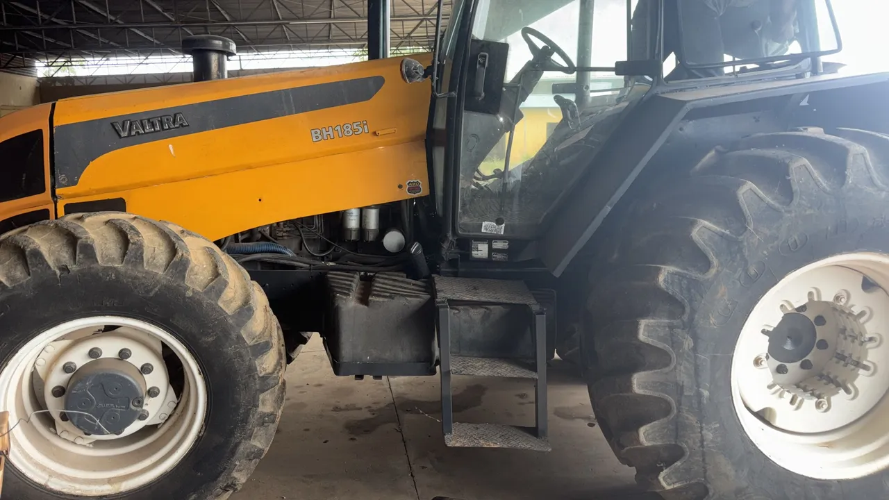 Trator Valtra BH185i cabinaso- zap *