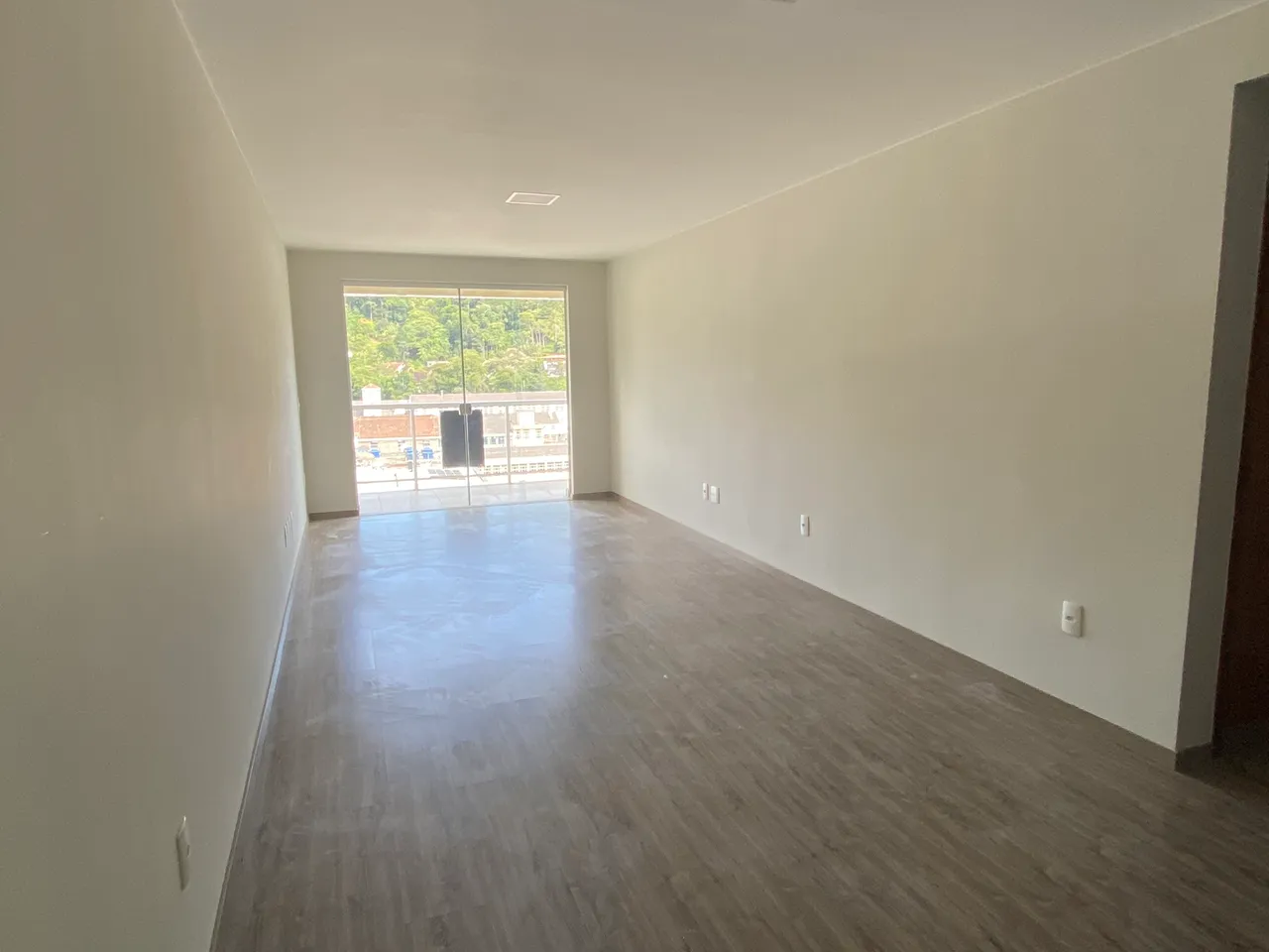 Apartamento para locação com 3 quartos, 2 vagas, no Centro de Nova Friburgo - RJ