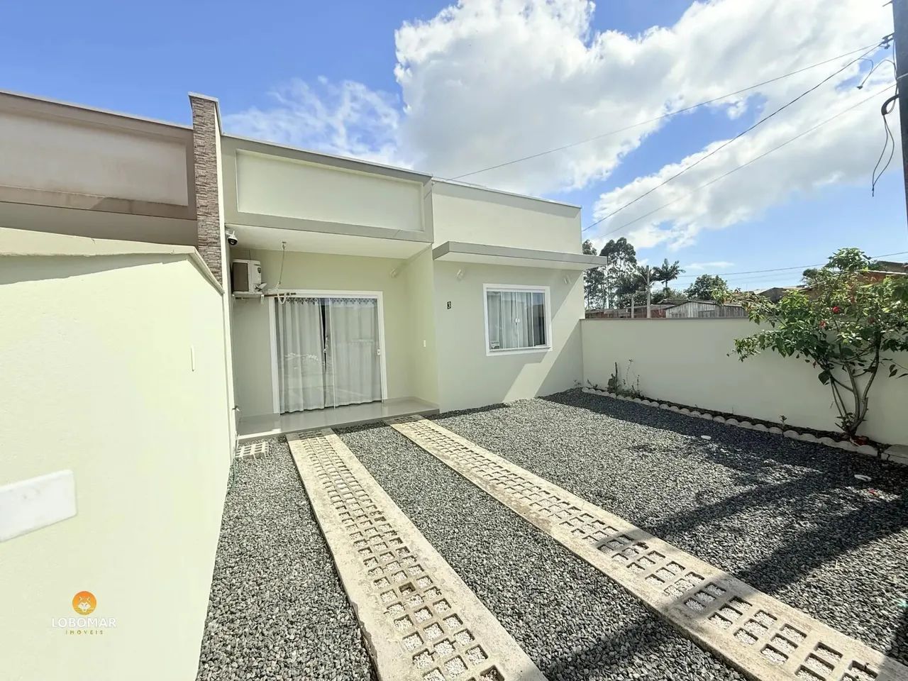 Casa em rua calçada à venda, na praia de Itajuba em Barra Velha/SC!