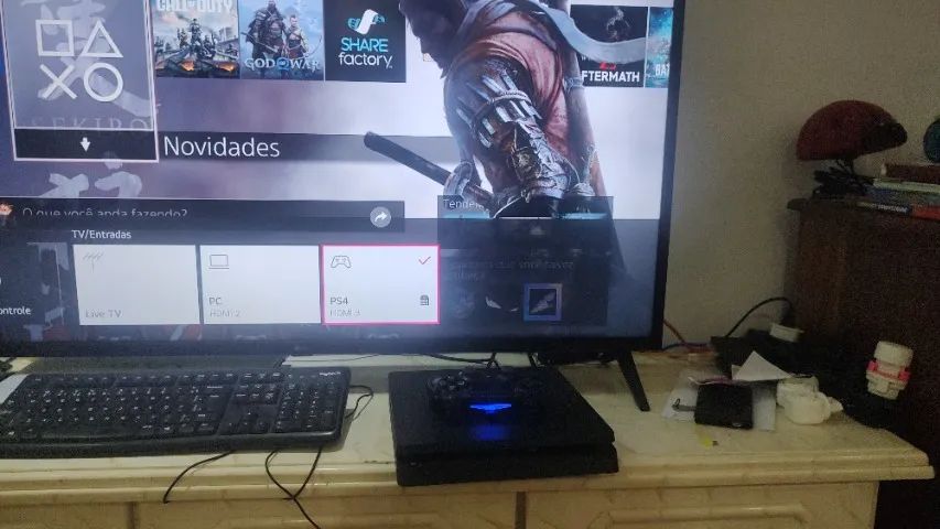 PS4 Slim, 1 TB SSD, dois controles base para carregar os controles - Foto 4
