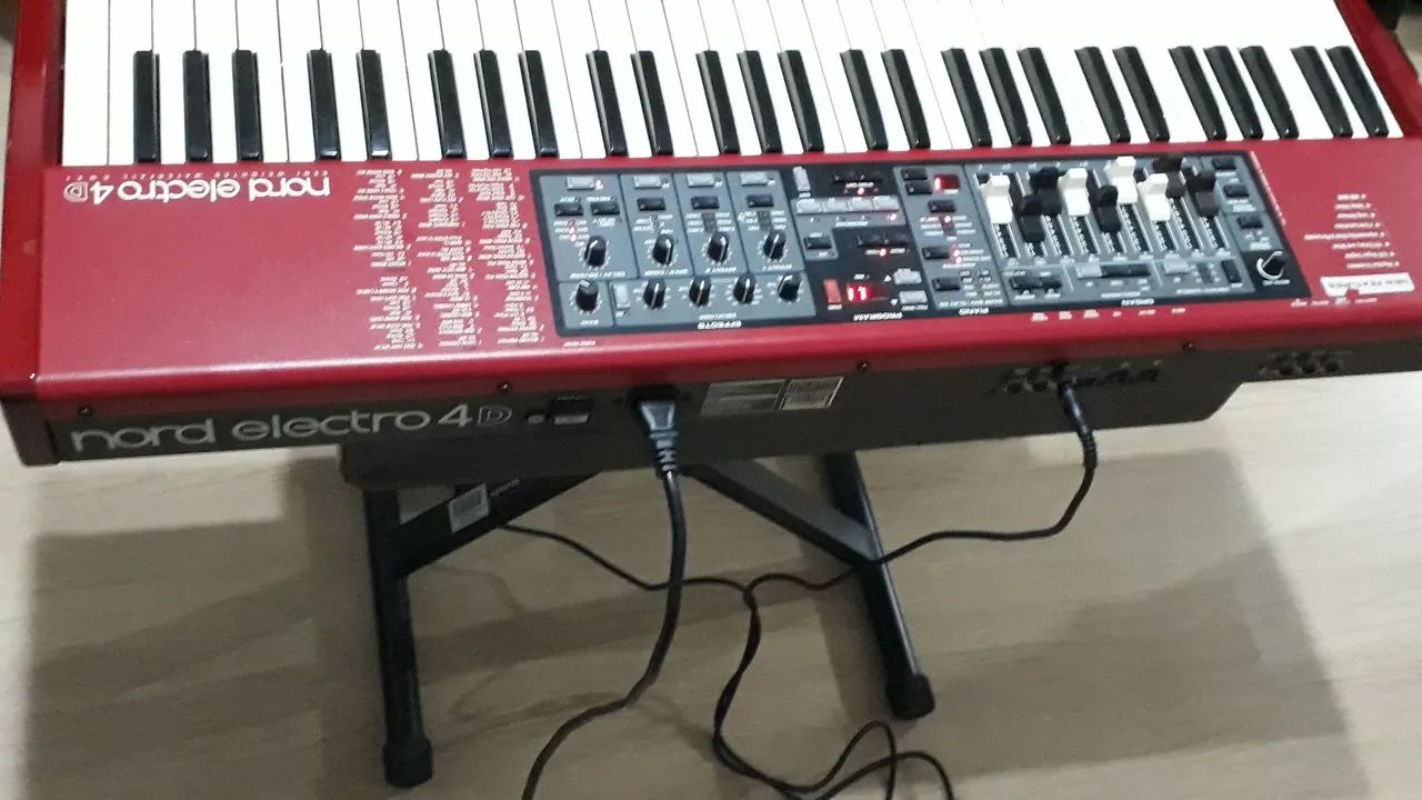 Teclado Nord Electro 4D SW61 - Foto 4