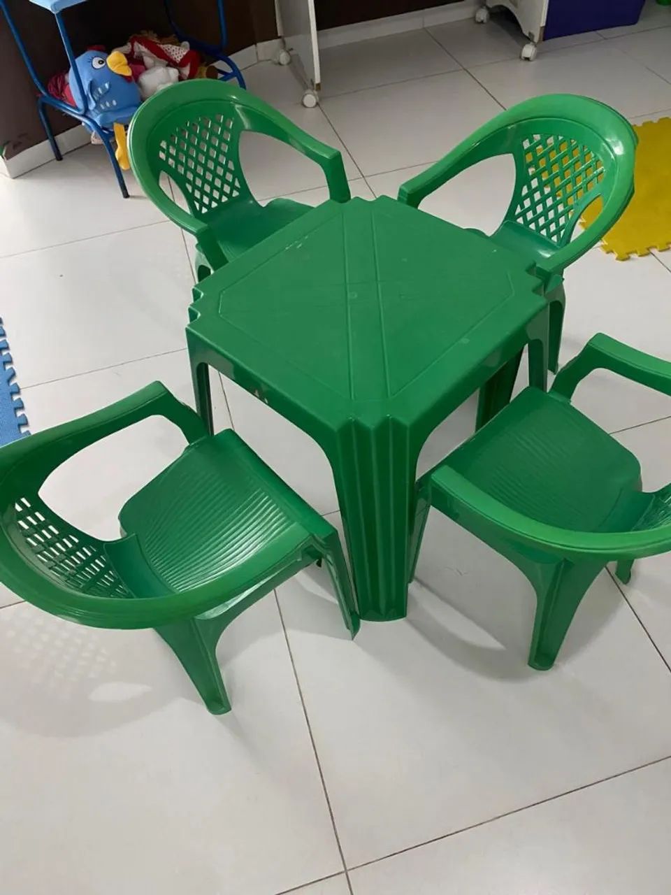 Conjunto Mesa e Cadeiras Infantis - Perfeito para Crianças