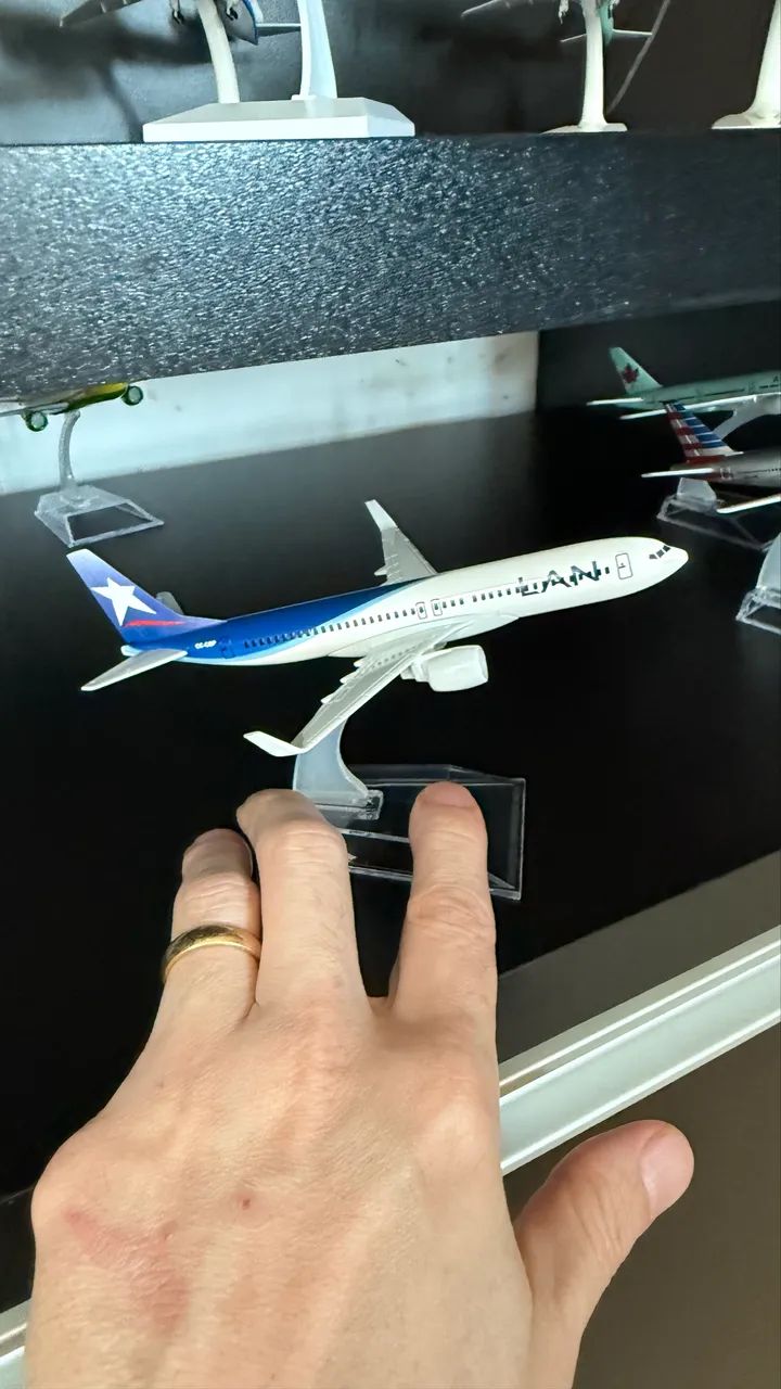 Miniatura de avião LAN 1:500