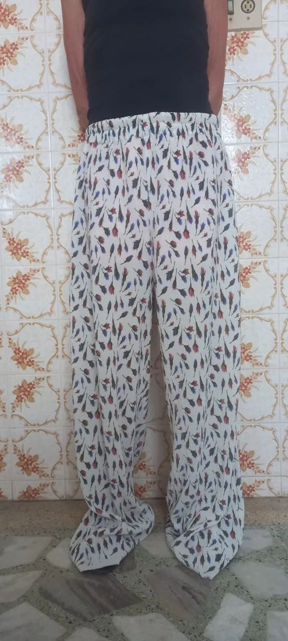 Calça comprida estampada - tamanho M - usada apenas 1 vez - Aceito oferta - Foto 4