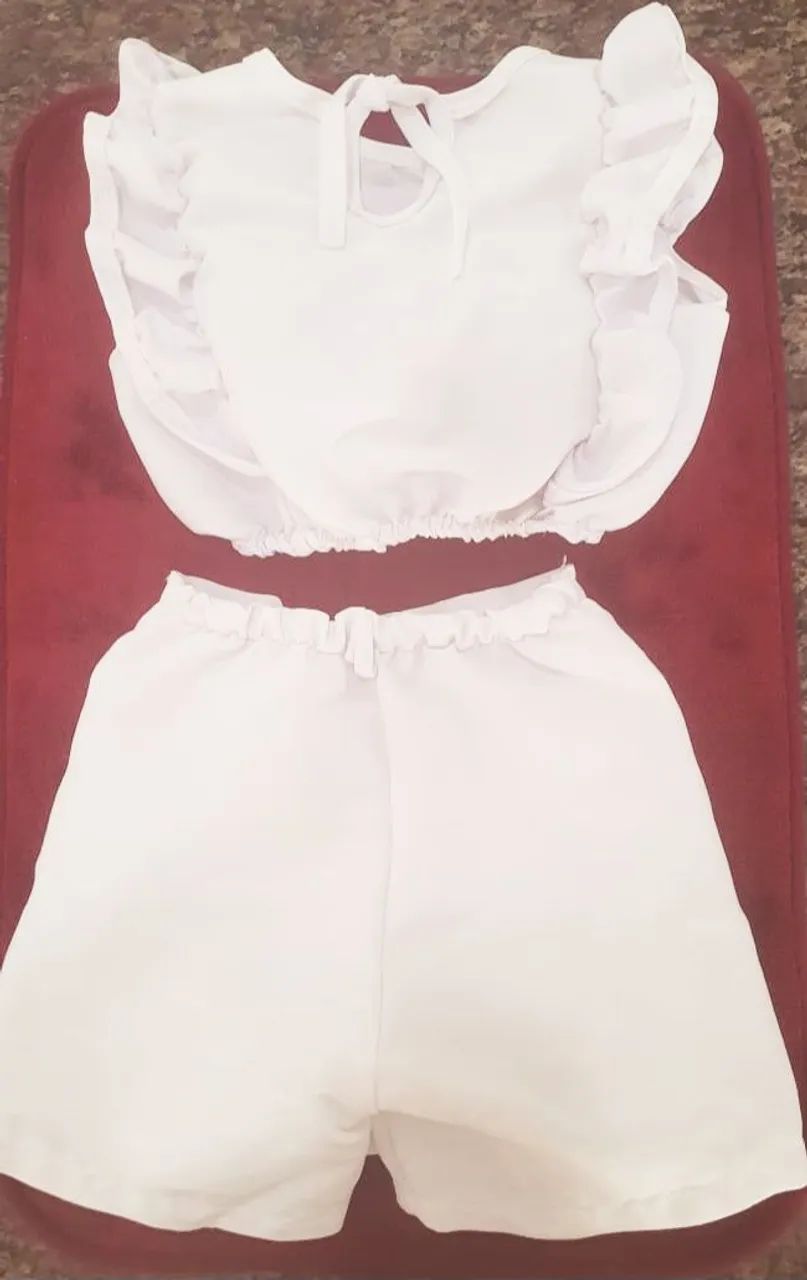 Conjunto  Blusa croped  e Short Short veste 2/3 anos - Foto 2