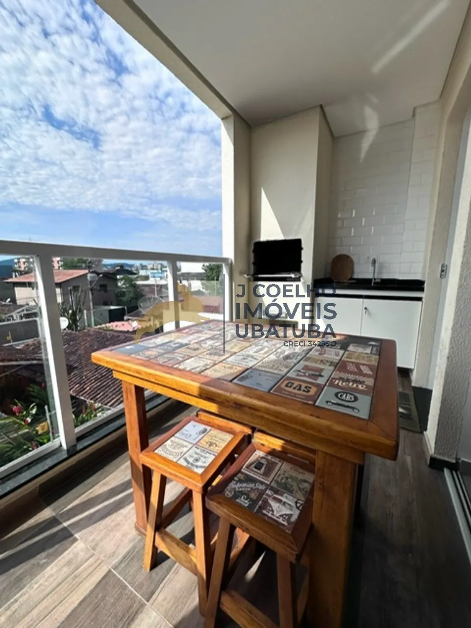 Apartamento 2 dormitórios e varanda gourmet à venda no Centro de Ubatuba SP