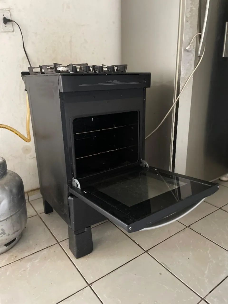 Fogão 4 Bocas Preto com Mesa de Vidro Temperado - Ótimo Estado - Foto 3