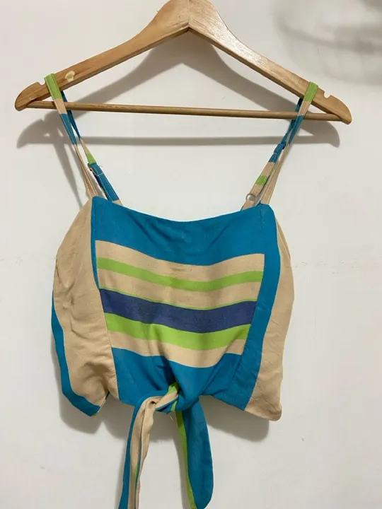 Conjunto listrado cropped e saia