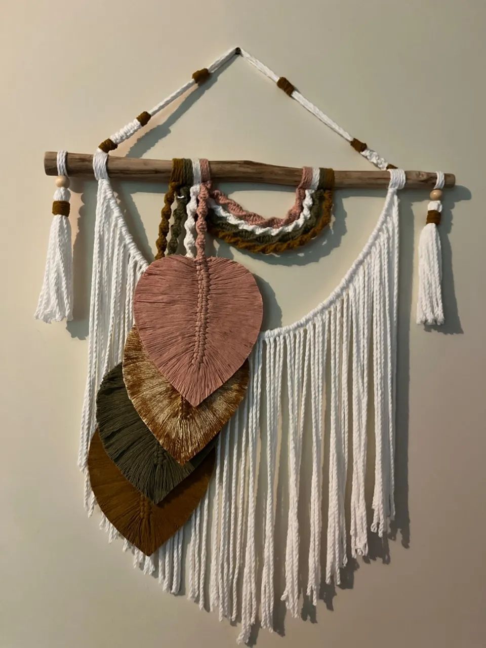 Macramê Decorativo de Parede com Folhas