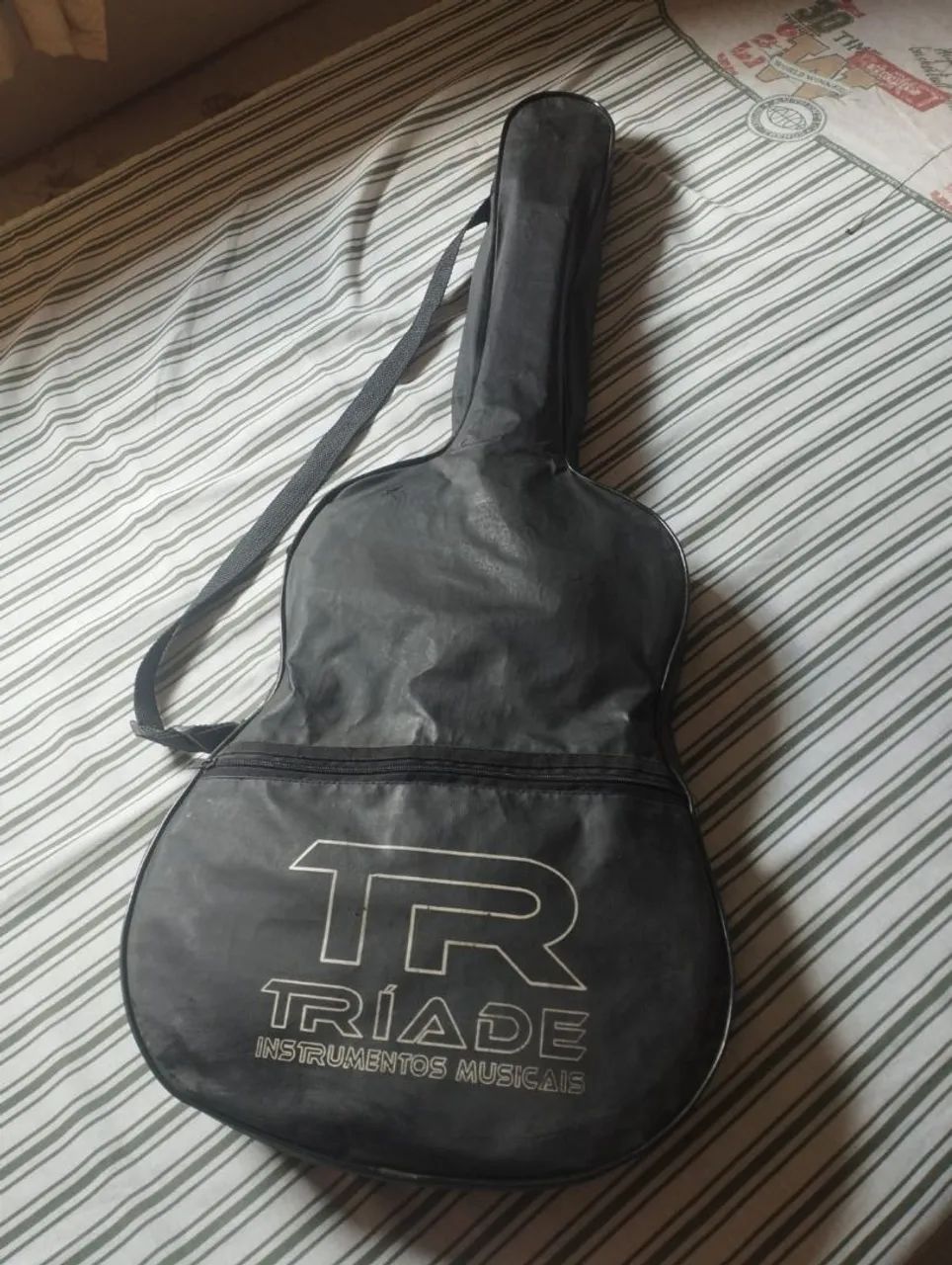 Violão com pouco uso 