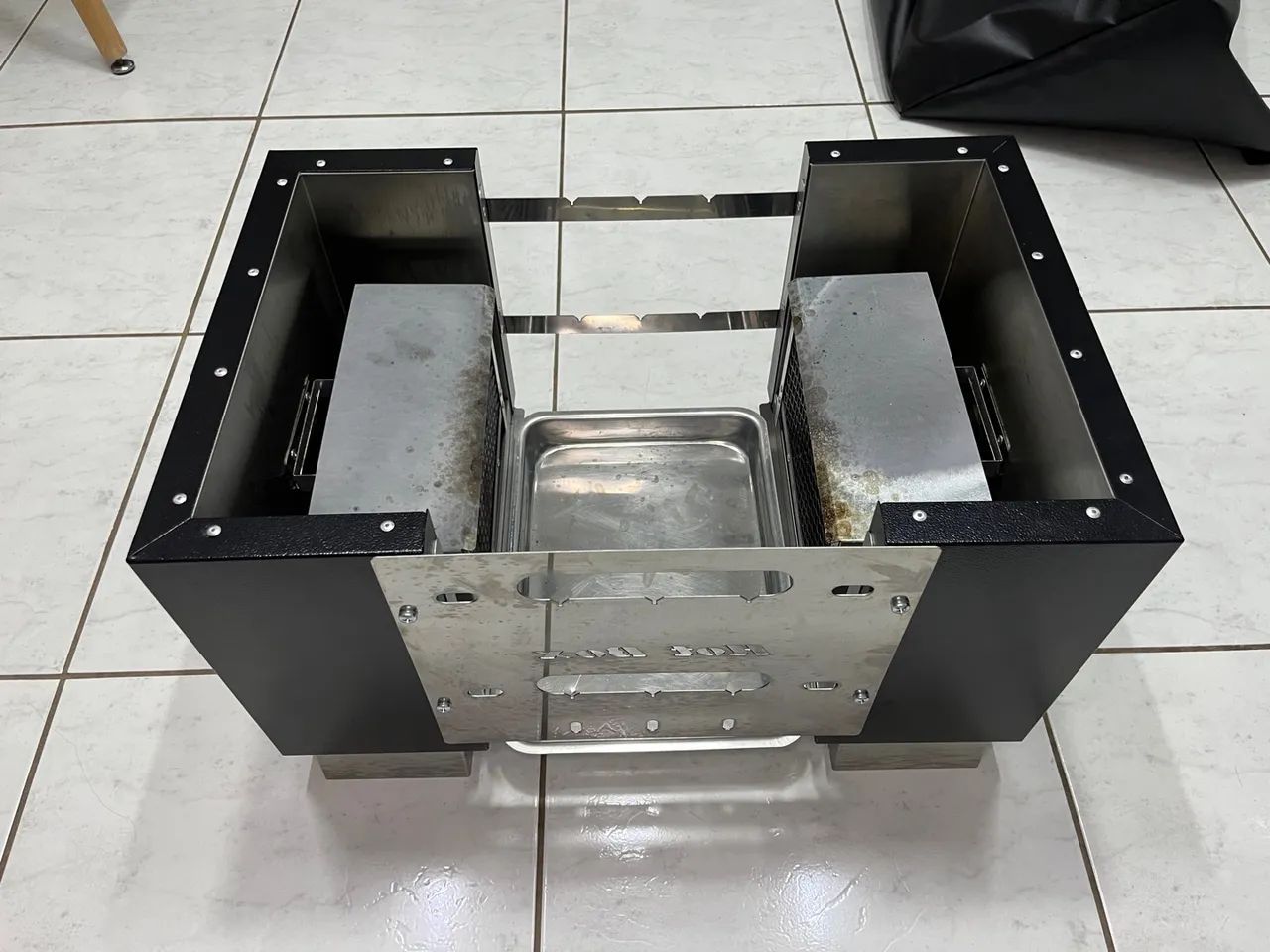 Churrasqueira Hot Box sem fumaça semi nova