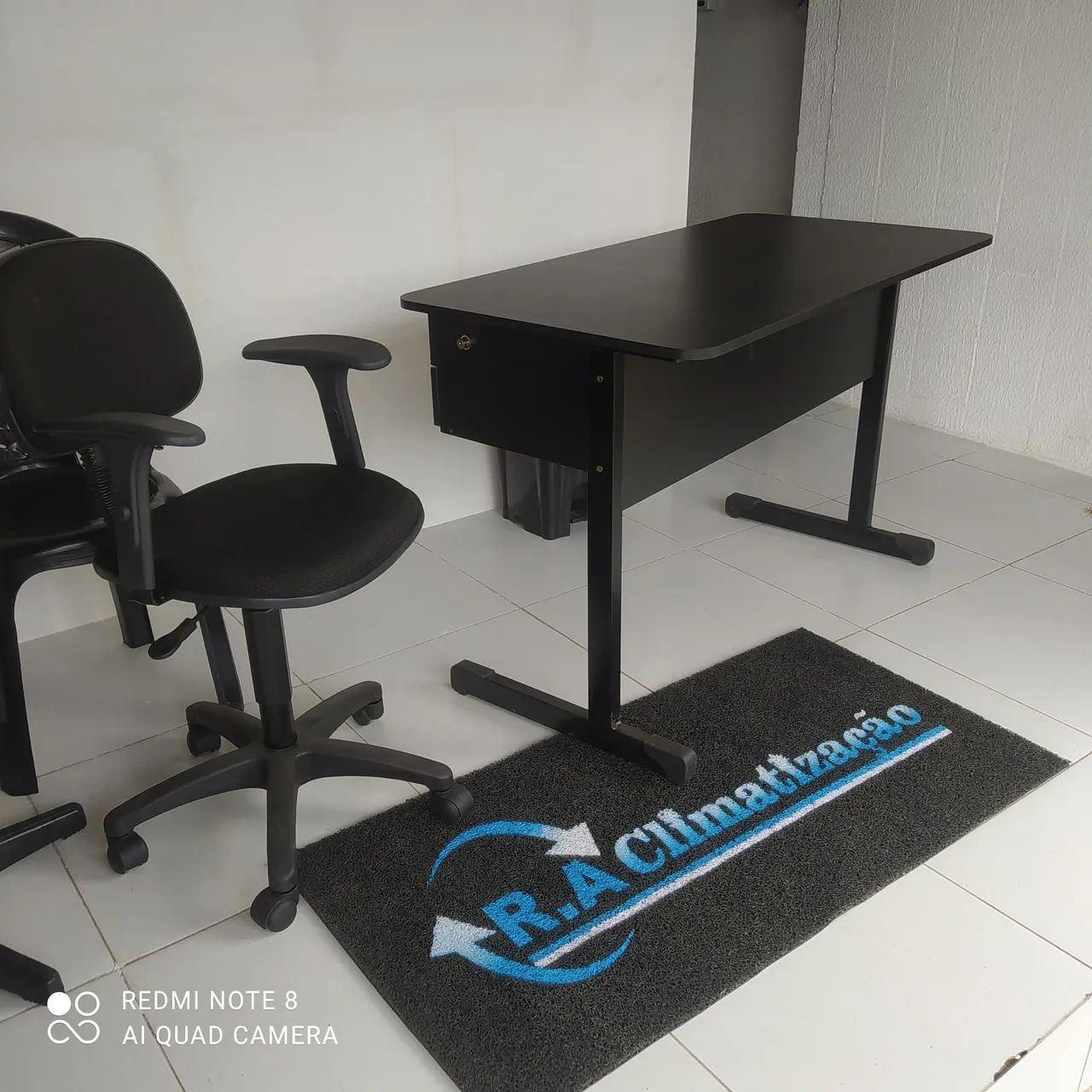 Mesa de escritório com gaveta - Foto 6