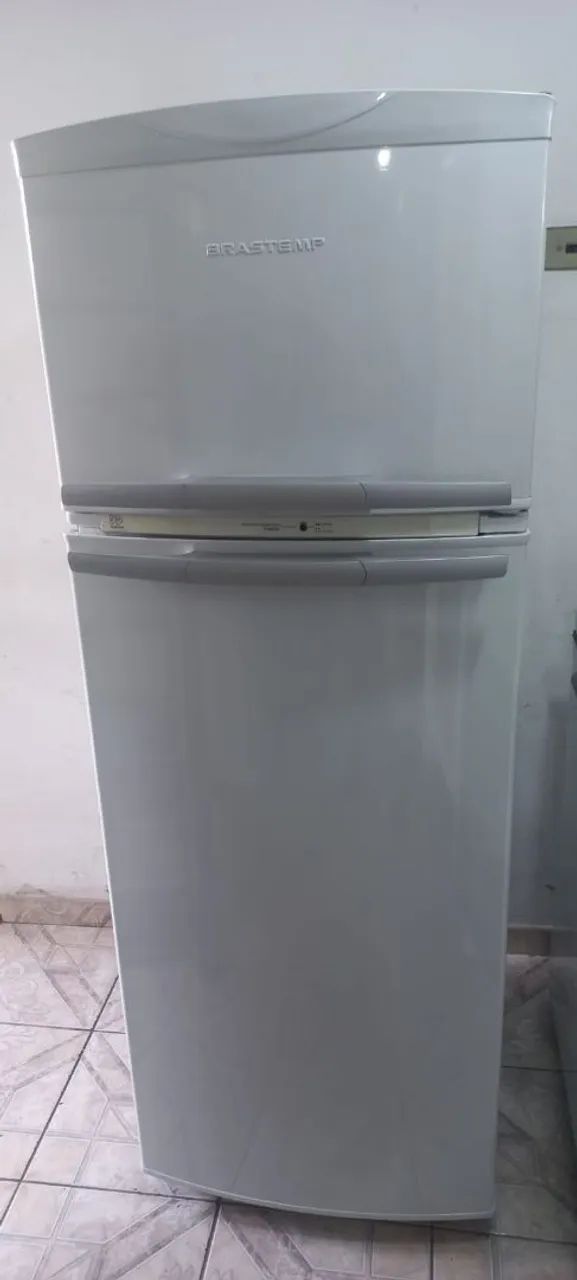 Geladeira Brastemp frosf fee 324 litros 110v em bom estado e com garantia 